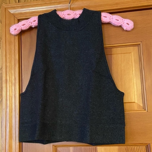 Victoria's Secret Sweaters - Victoria’s Secret Crop Tank size L